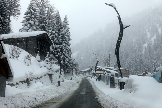 Karadeniz'de 533 yerleşim biriminin yolu kapandı