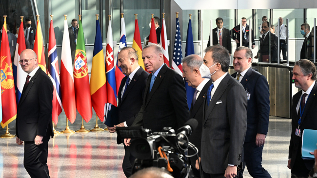 Cumhurbaşkanı Erdoğan NATO Zirvesi'nde 'aile fotoğrafı' çekimine katıldı