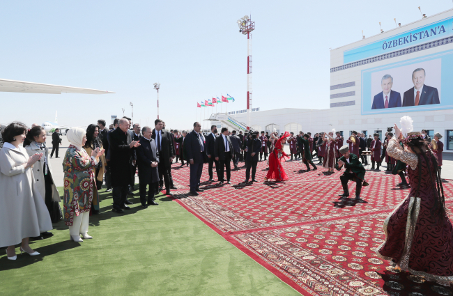 زار الرئيس أردوغان مدينة خيوة ، إحدى المدن التركية الإسلامية القديمة