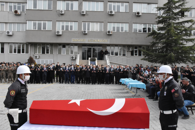 Şehit polis son yolculuğuna uğurlandı