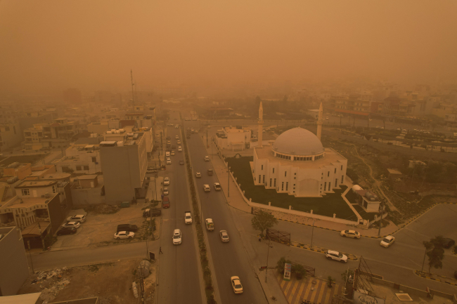 Kerkük'te kum fırtınası: Onlarca kişi boğulma tehlikesi geçirdi