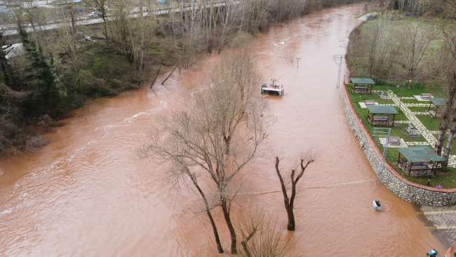 Bartın'da sağanak taşkına neden oldu
