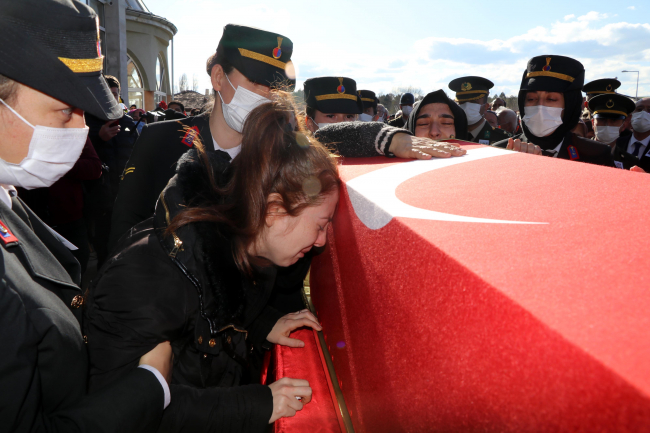 Pençe-Kilit şehidine veda