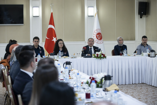 Bakan Bozdağ: Cezaevlerinde işkence, kötü muamele yoktur