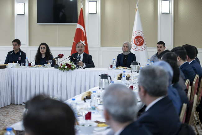 Bakan Bozdağ: Cezaevlerinde işkence, kötü muamele yoktur