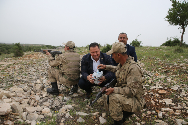 Korucular bayramda da eller tetikte vatan nöbetinde