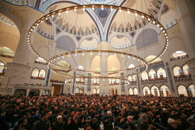 Büyük Çamlıca Camii'ni 3 yılda 25 milyon kişi ziyaret etti