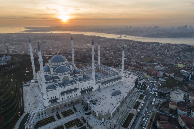 Büyük Çamlıca Camii'ni 3 yılda 25 milyon kişi ziyaret etti