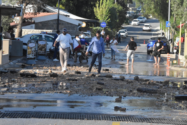 Bodrum'da içme suyu borusu patladı