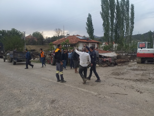 Antalya'da sağanak sele neden oldu