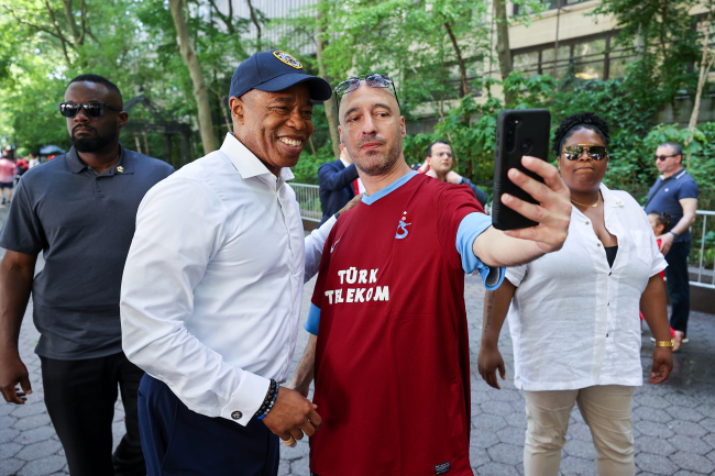 İletişim Başkanlığı New York'ta ''Türk Günü Yürüyüşü'' düzenledi