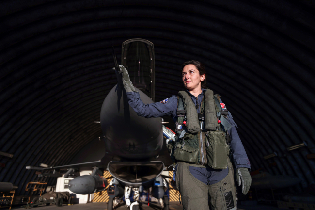 Türk kadınının gücünü 'Savaşan Şahin' F-16'larda gösteriyor