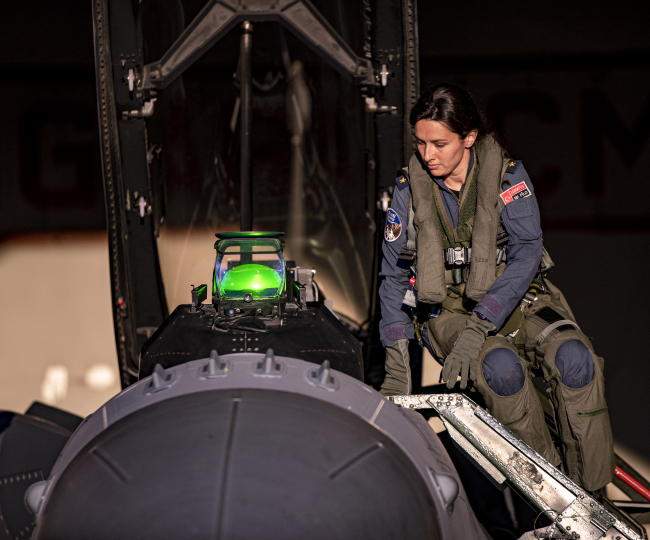 Türk kadınının gücünü 'Savaşan Şahin' F-16'larda gösteriyor