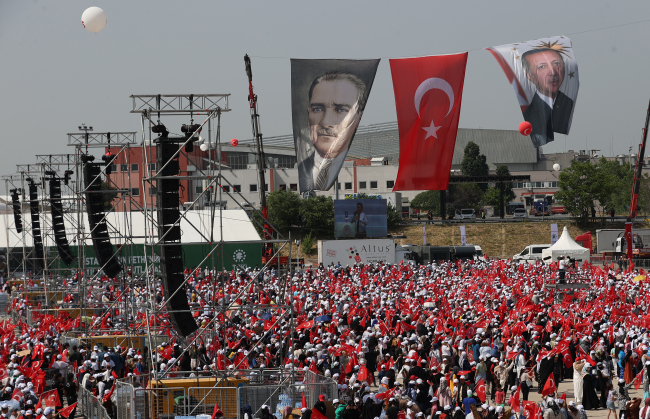 İstanbul'a yeni millet bahçesi: İlk fidanı Cumhurbaşkanı Erdoğan dikti