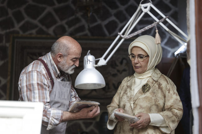 Emine Erdoğan, 'Ekolojik Sanat' sergisini ziyaret etti