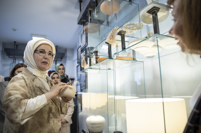 Emine Erdoğan, 'Ekolojik Sanat' sergisini ziyaret etti