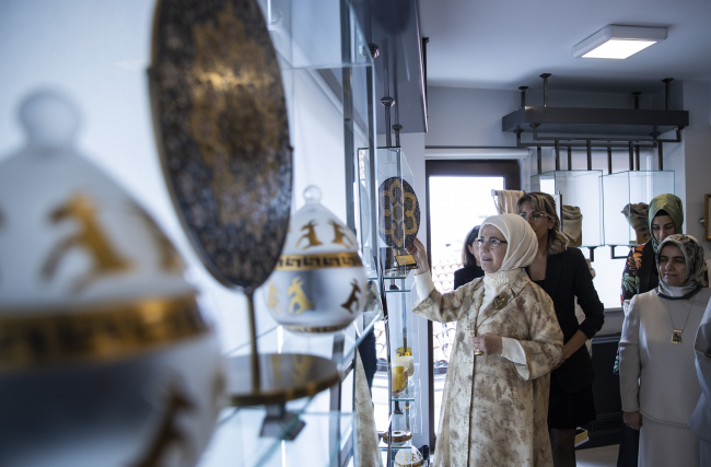 Emine Erdoğan, 'Ekolojik Sanat' sergisini ziyaret etti