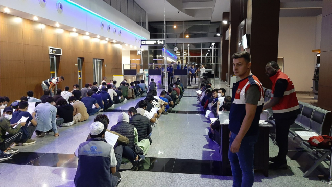 Afganistanlı 227 düzensiz göçmen sınır dışı edildi