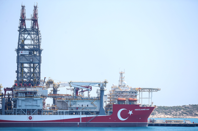 Abdülhamid Han ilk sondajı için demir alıyor