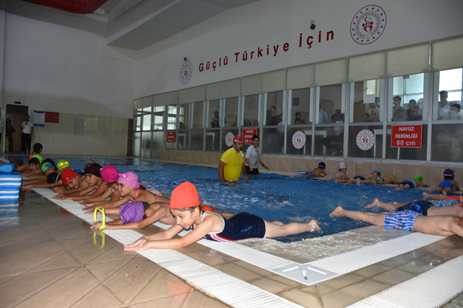Hakkari'de 2 yılda 12 bin çocuğa yüzme eğitimi verildi