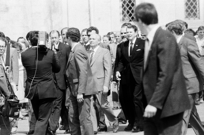 Gorbaçov'un 1988'de İstanbul'u ziyaretinden bir kare, Fotoğraf: AA.