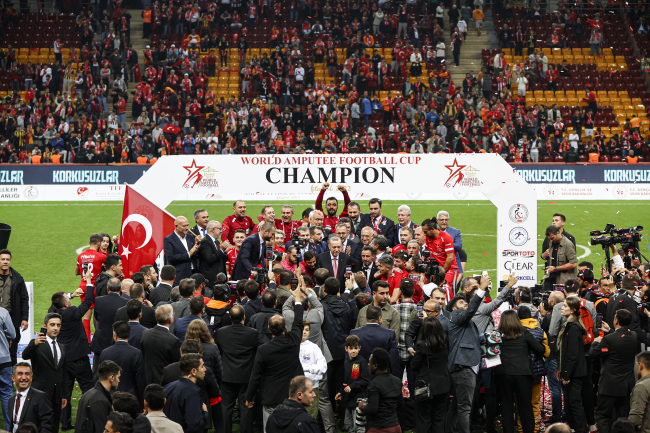 Cumhurbaşkanı Erdoğan, Ampute Milli Takımı'nın şampiyonluğunu değerlendirdi