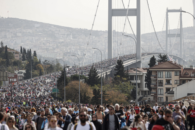 İstanbul Maratonu'nda halk koşusu renkli görüntülere sahne oldu