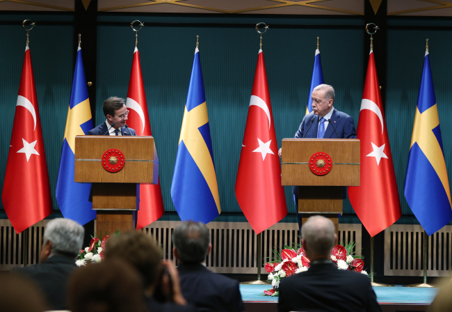 Cumhurbaşkanı Erdoğan: Kaygılarımızın giderilmesine destek olan İsveç görmek istiyoruz