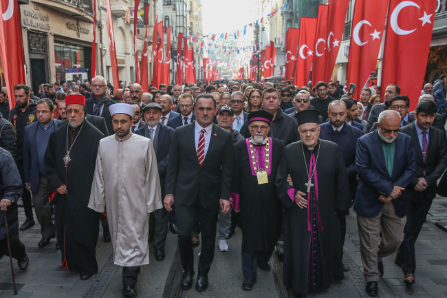 39 ülkenin temsilcileri ve dini kanaat önderleri İstiklal'de hayatını kaybedenleri andı