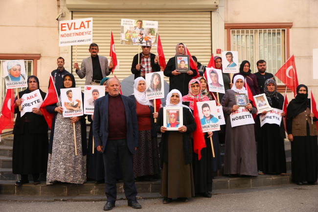 Diyarbakır annelerinin oturma eylemine bir aile daha katıldı