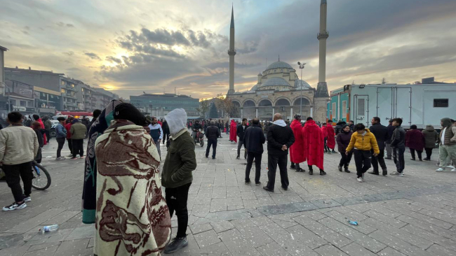 Depreme yakalanan vatandaşlar yaşadıklarını anlattı