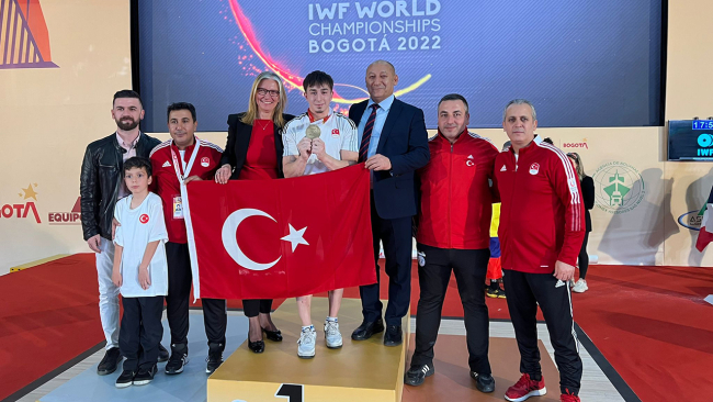 Milli halterci Yusuf Fehmi Genç dünya şampiyonu