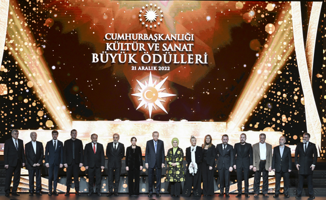 Cumhurbaşkanı Erdoğan: Sözleşmeli sanatçılarımızın kadroya geçişleriyle ilgili adımları attık