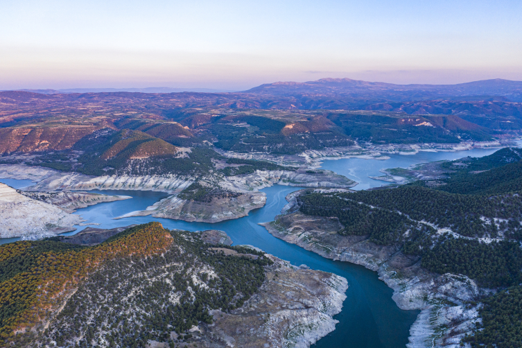 Arazi toplulaştırılıyor, toprak korunuyor