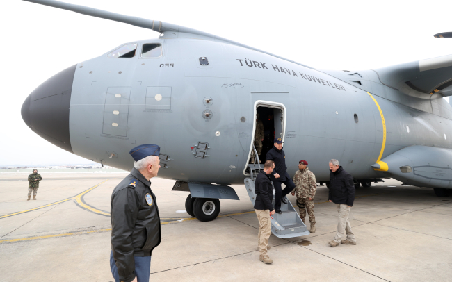 TSK'nın hava araçları deprem bölgesine destek için havada