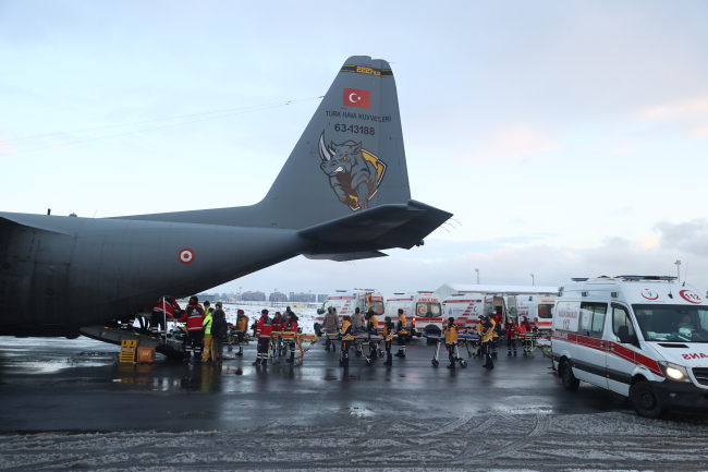 TSK'nın hava araçları deprem bölgesine destek için havada