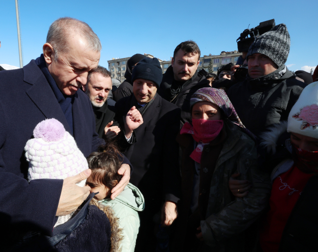 Cumhurbaşkanı Erdoğan depremzedelerle bir araya geldi