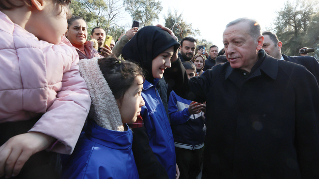 Cumhurbaşkanı Erdoğan, Osmaniye'de çadır kenti ziyaret etti