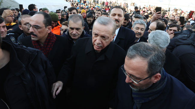 Cumhurbaşkanı Erdoğan, Osmaniye'de çadır kenti ziyaret etti
