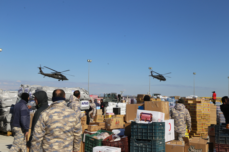 Mehmetçik asrın felaketinde yaraları sarmak için sahadaydı