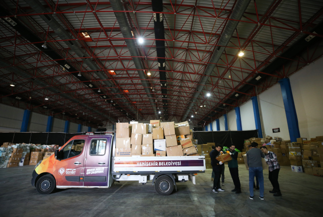 Deprem yardımları için Kayseri'de lojistik merkez kuruldu