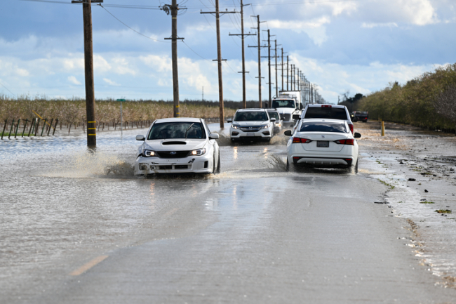 ABD'nin California eyaleti "atmosferik nehir" denilen hava şartları ile boğuşuyor