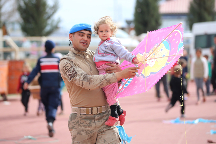 Mehmetçik asrın felaketinde yaraları sarmak için sahadaydı
