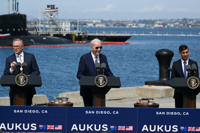 AUKUS İttifakı kapsamında Avustralya'ya verilecek nükleer denizaltılar için yol haritası açıklandı. ABD Başkanı Joe Biden, Avustralya Başbakanı Anthony Albanese ve İngiltere Başbakanı Rishi Sunak, Avustralya'nın nükleer denizaltıya sahip olması ve nükleer denizaltılarda kullanılan teknolojinin paylaşılmasını içeren AUKUS Anlaşması kapsamında California eyaletinin San Diego kentinde bir araya geldi, Foto: AA