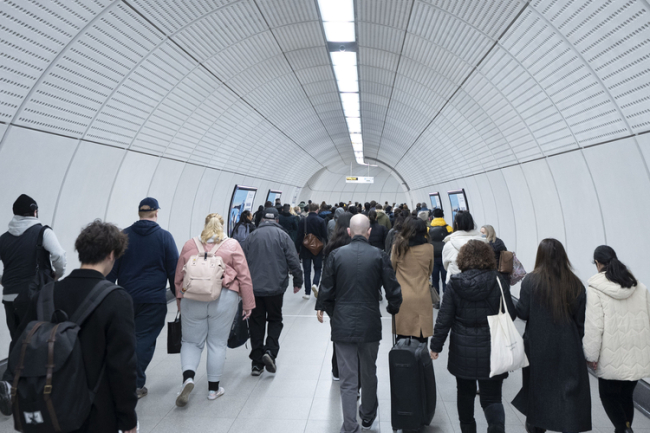 İngiltere'de yüz binlerce çalışan greve gitti