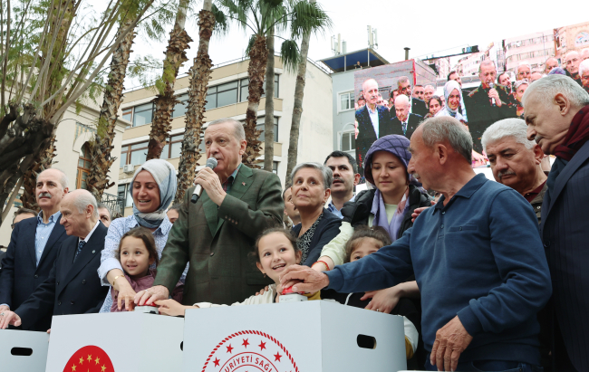 Cumhurbaşkanı Erdoğan: Deprem şehirlerimizi 1 yılda ayağa kaldıracağız