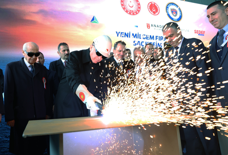 Dünyanın ilk SİHA gemisi TCG Anadolu envantere girdi