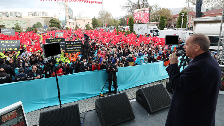 Cumhurbaşkanı Erdoğan: Türkiye tarihi bir seçim yaşayacak