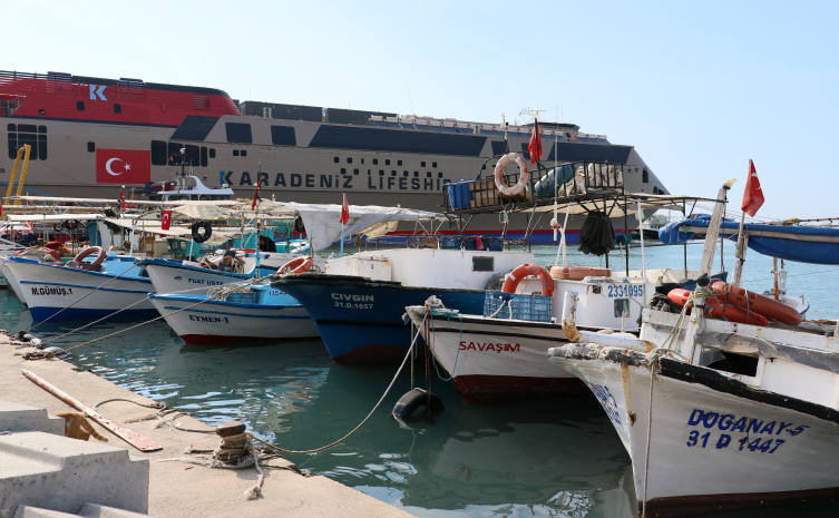 Hataylı balıkçılar denize açılmak için hazırlıklara başladı