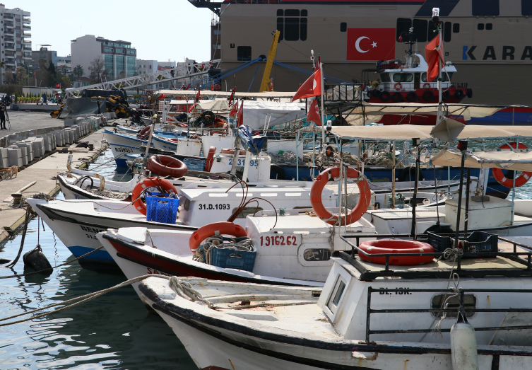Hataylı balıkçılar denize açılmak için hazırlıklara başladı